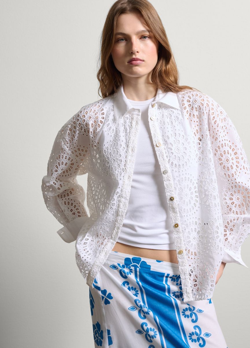 Minimalistischer Strickpullover mit V-Ausschnitt