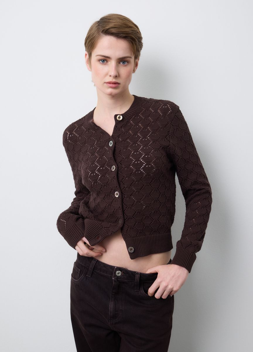 Minimalistischer Strickpullover mit V-Ausschnitt