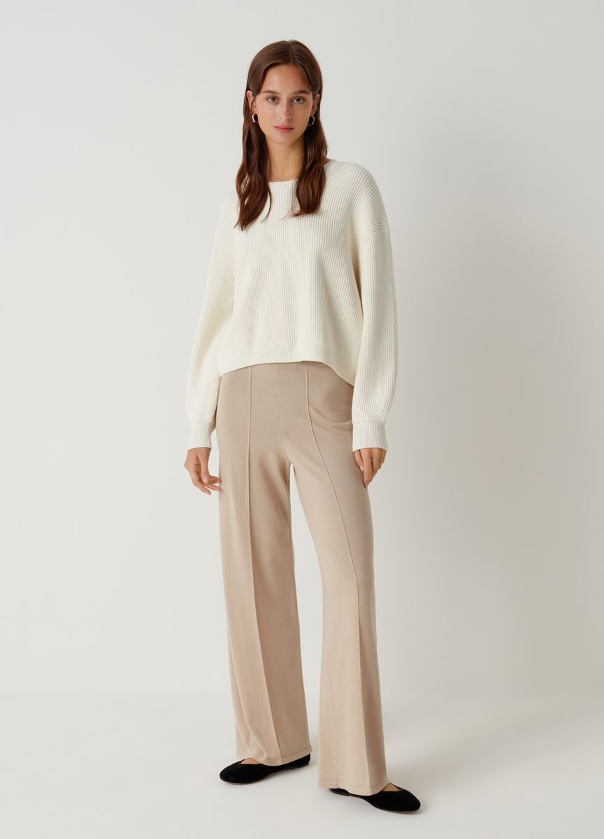 Strickhose mit weitem Bein und Nähten