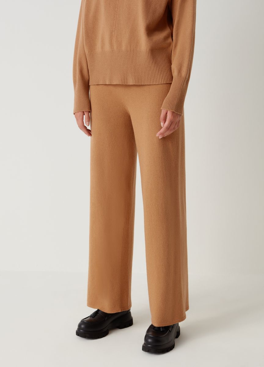 Strickhose mit weitem Bein und Nähten