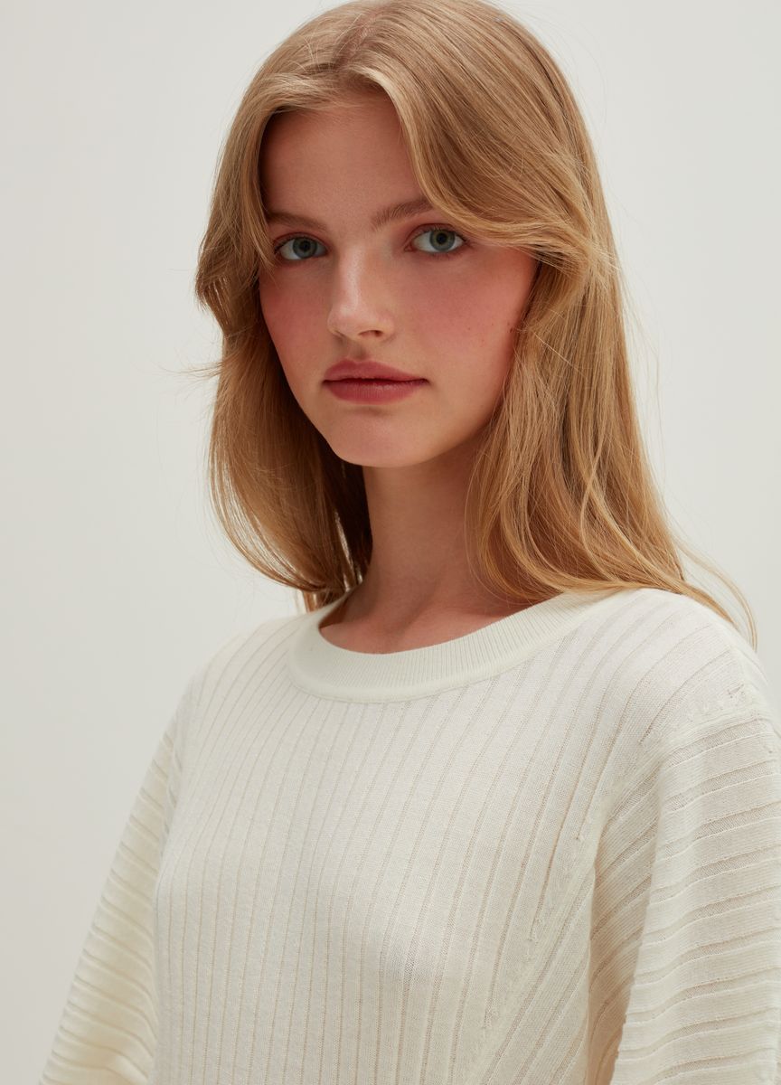 Strickhose mit weitem Bein und Nähten