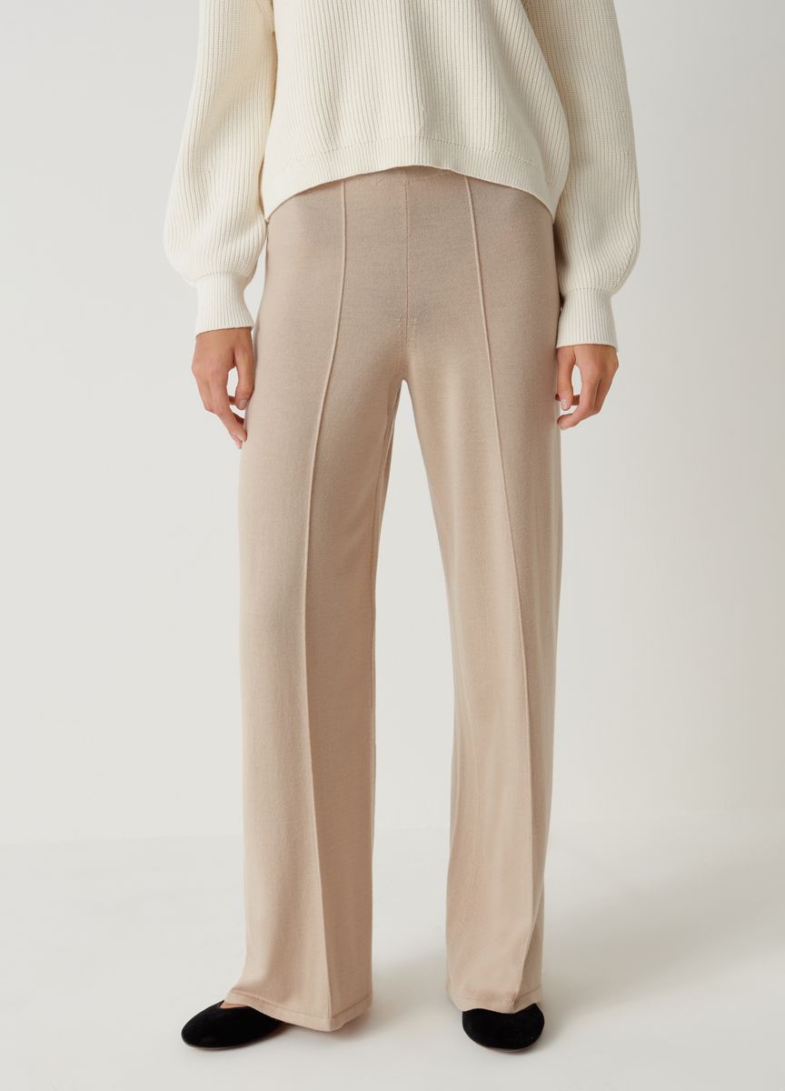 Strickhose mit weitem Bein und Nähten