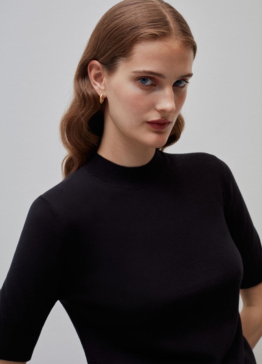 Kurzärmeliges Stricktop mit Stehkragen
