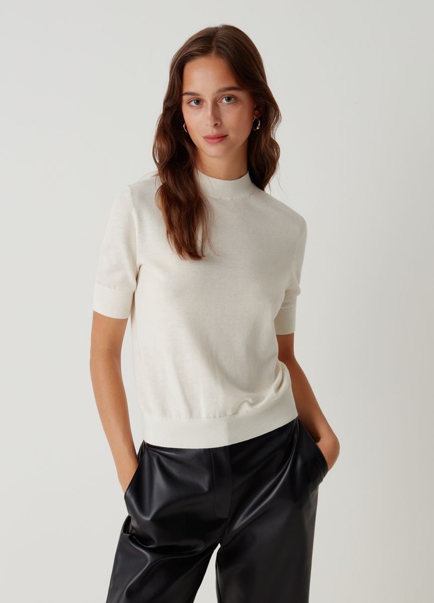 Kurzärmeliges Stricktop mit Stehkragen