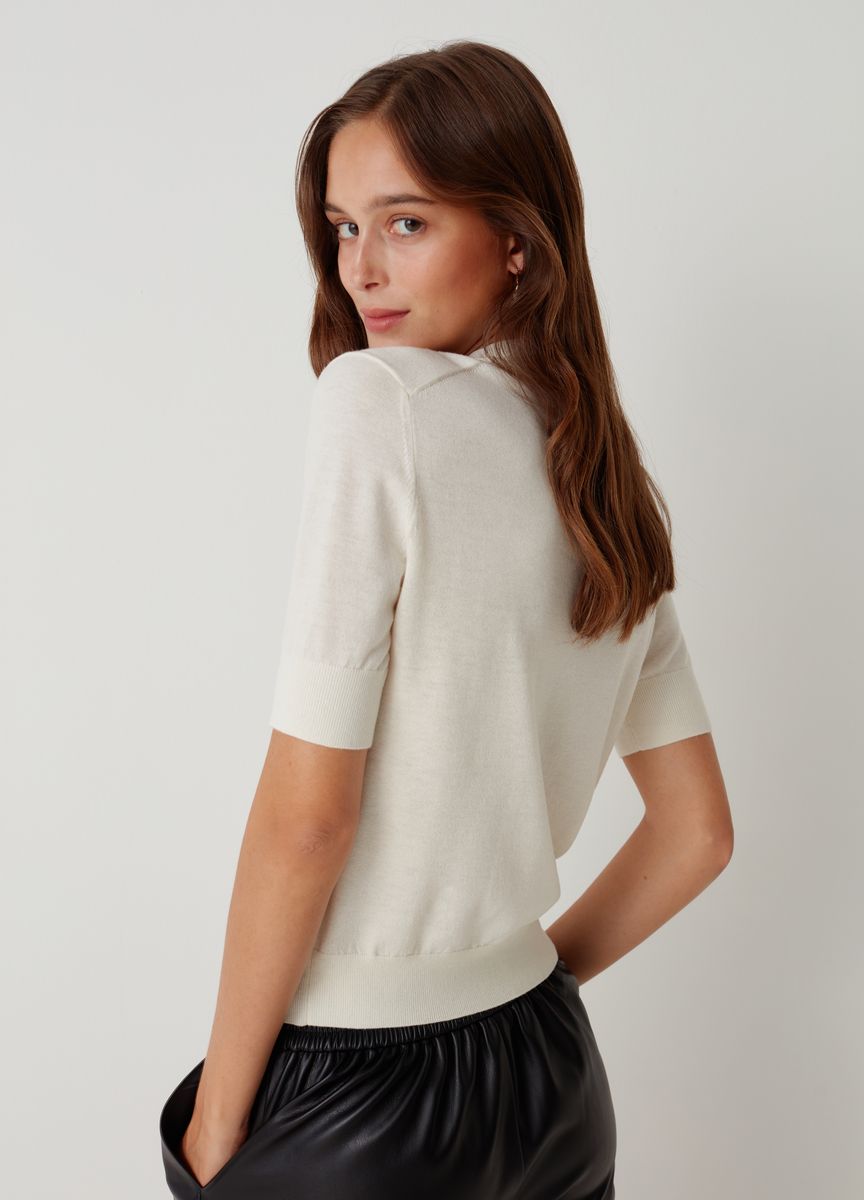 Kurzärmeliges Stricktop mit Stehkragen