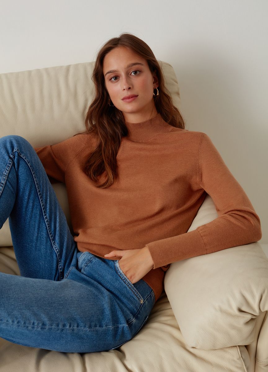 Feinripp-Strickpullover mit Stehkragen