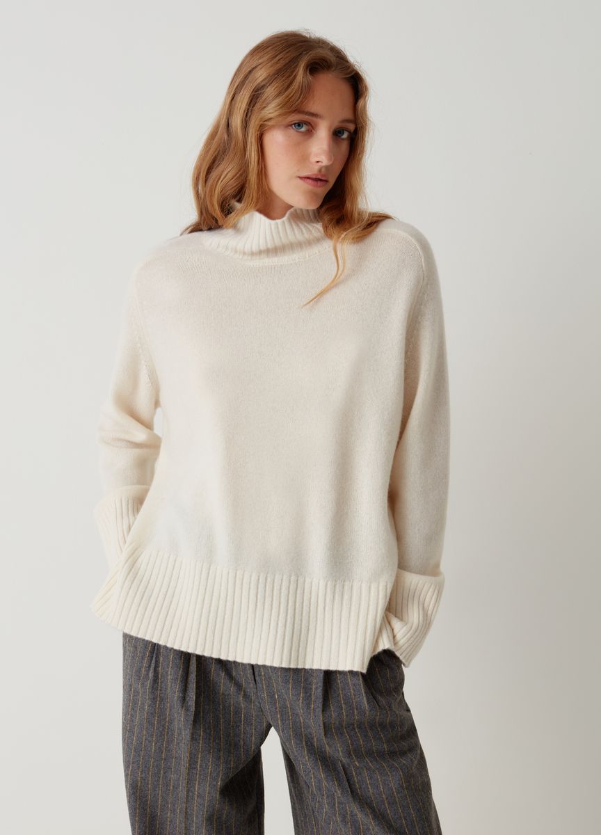 Kuscheliger Strickpullover mit Stehkragen