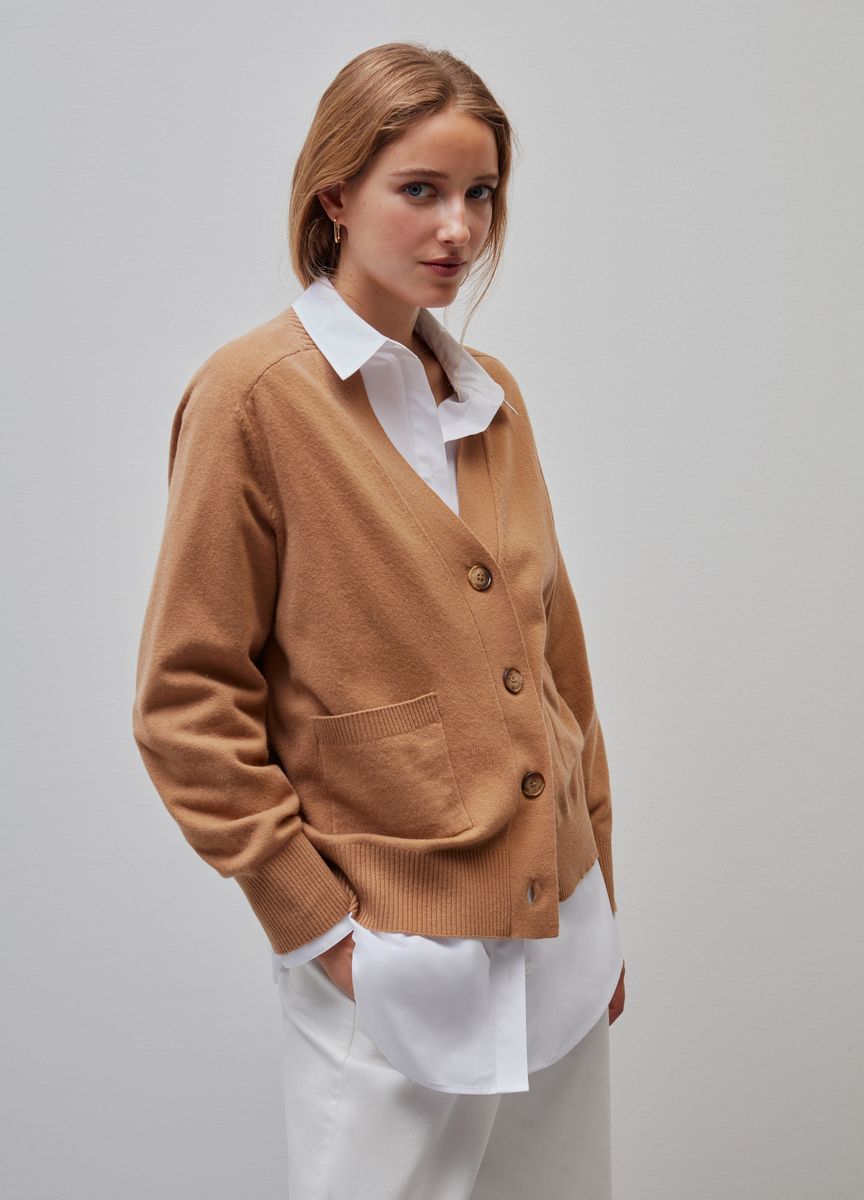 Klassischer Strick-Cardigan mit V-Ausschnitt