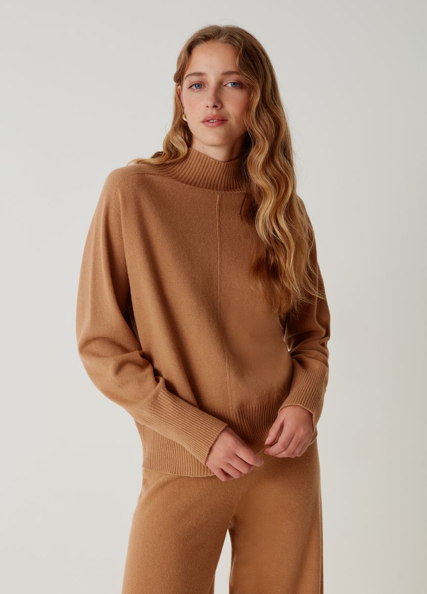 Klassischer Strick-Cardigan mit V-Ausschnitt