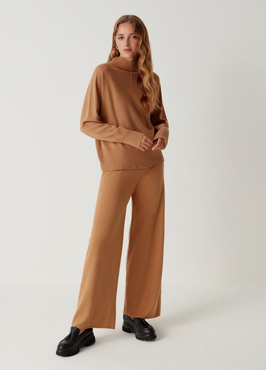 Klassischer Strick-Cardigan mit V-Ausschnitt