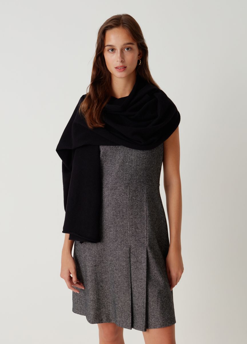 Minimalistischer übergroßer Strickschal