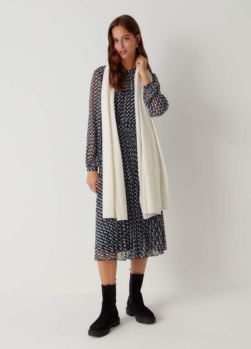 Minimalistischer übergroßer Strickschal