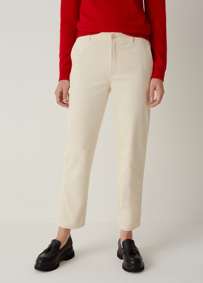 Schmalgerippte Cordhose mit Karottenschnitt