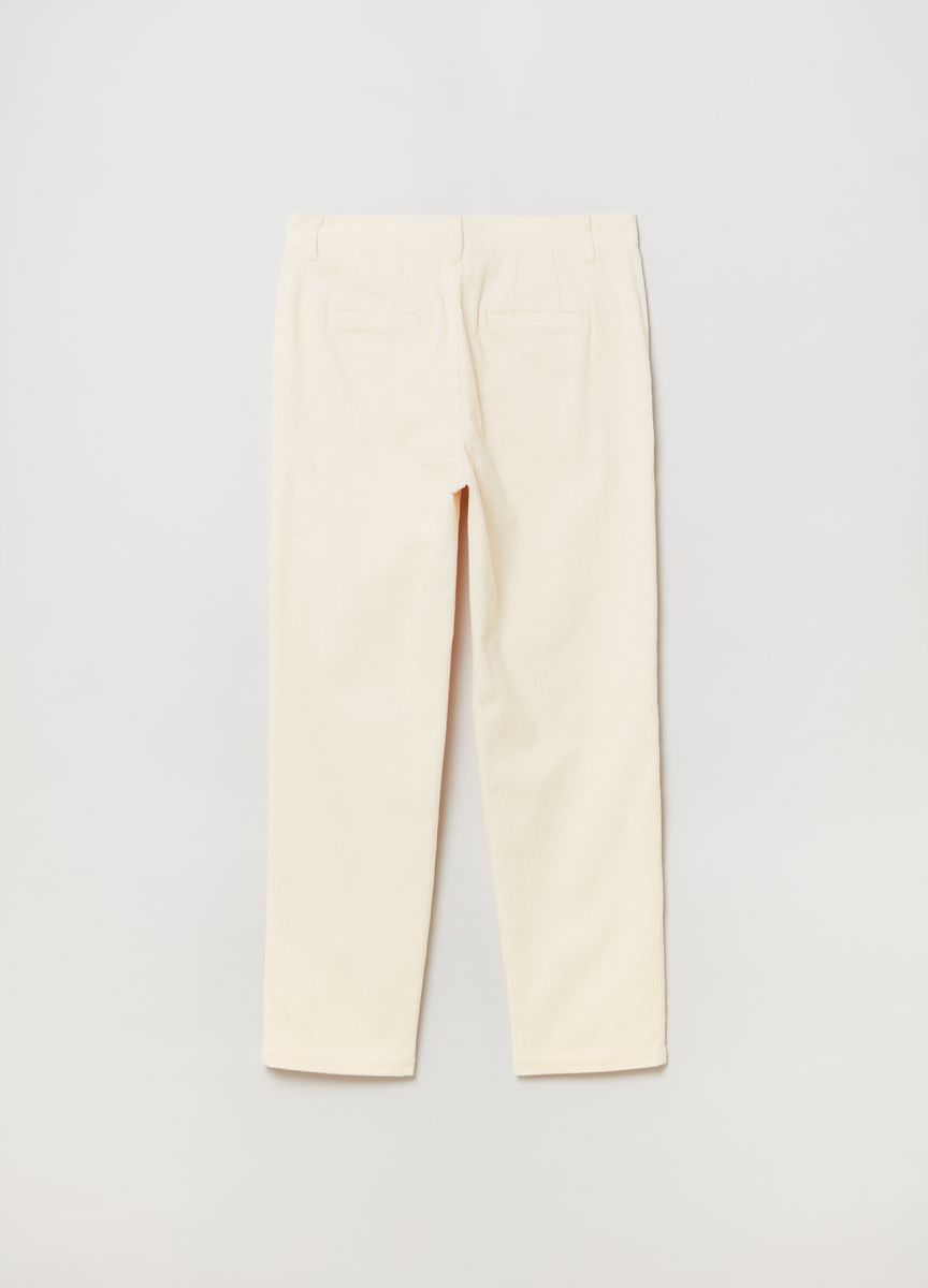 Schmalgerippte Cordhose mit Karottenschnitt