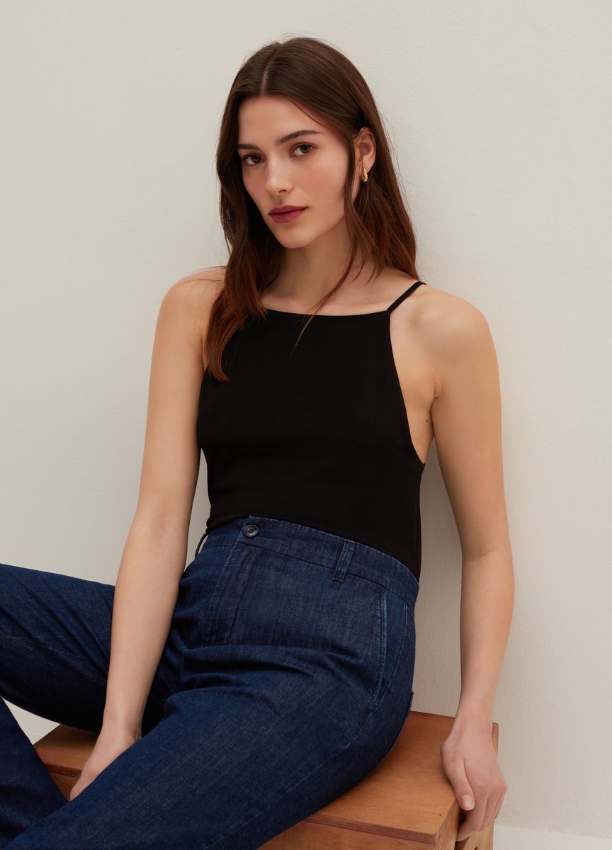 Minimalistisches Halterneck-Tanktop