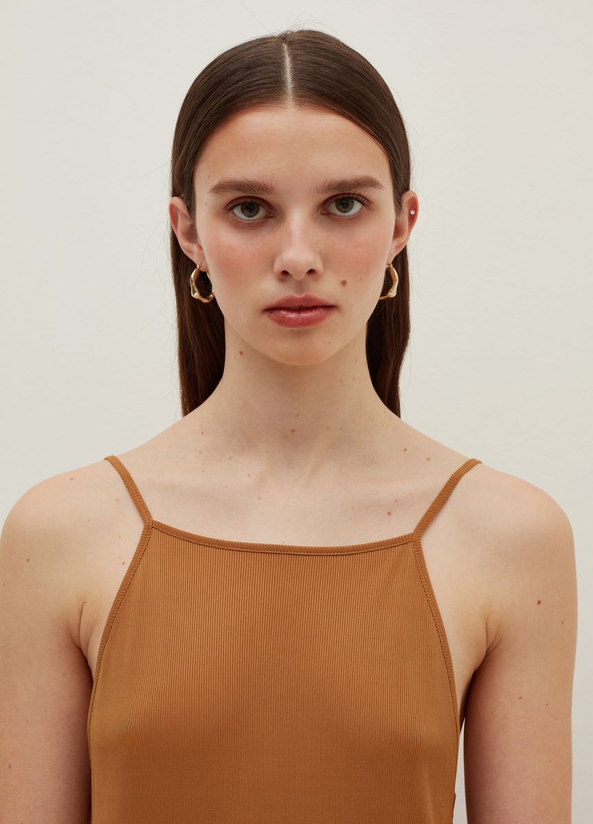 Minimalistisches Halterneck-Tanktop