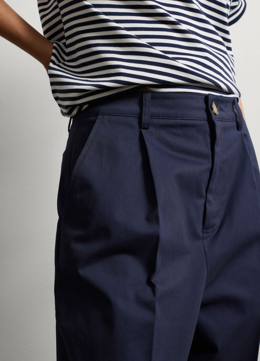 Klassische Stoffhose mit Bügelfalte