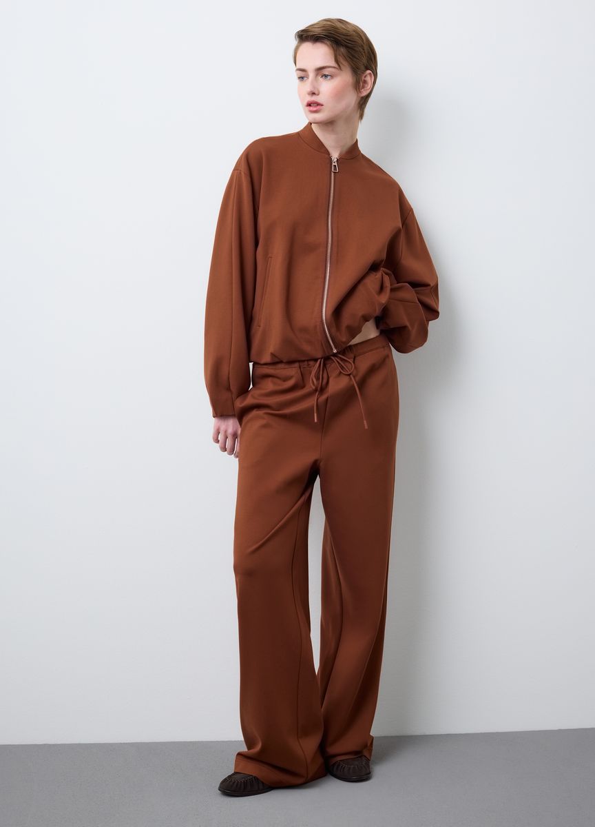 Klassische Stoffhose mit Bügelfalte