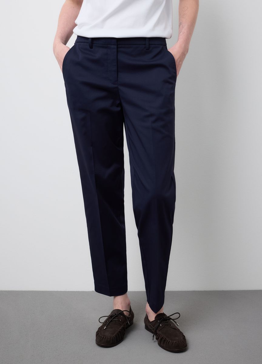 Klassische Stoffhose mit Bügelfalte