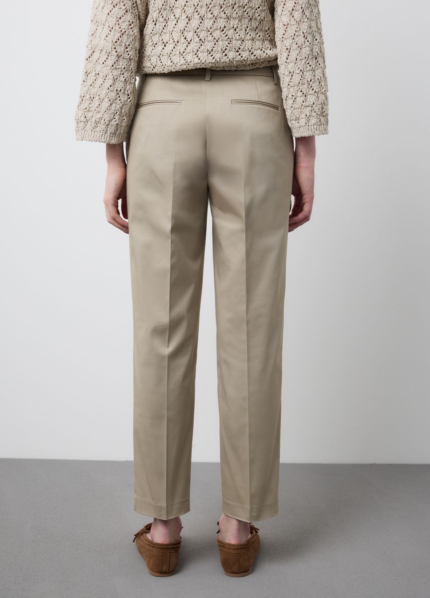 Klassische Stoffhose mit Bügelfalte