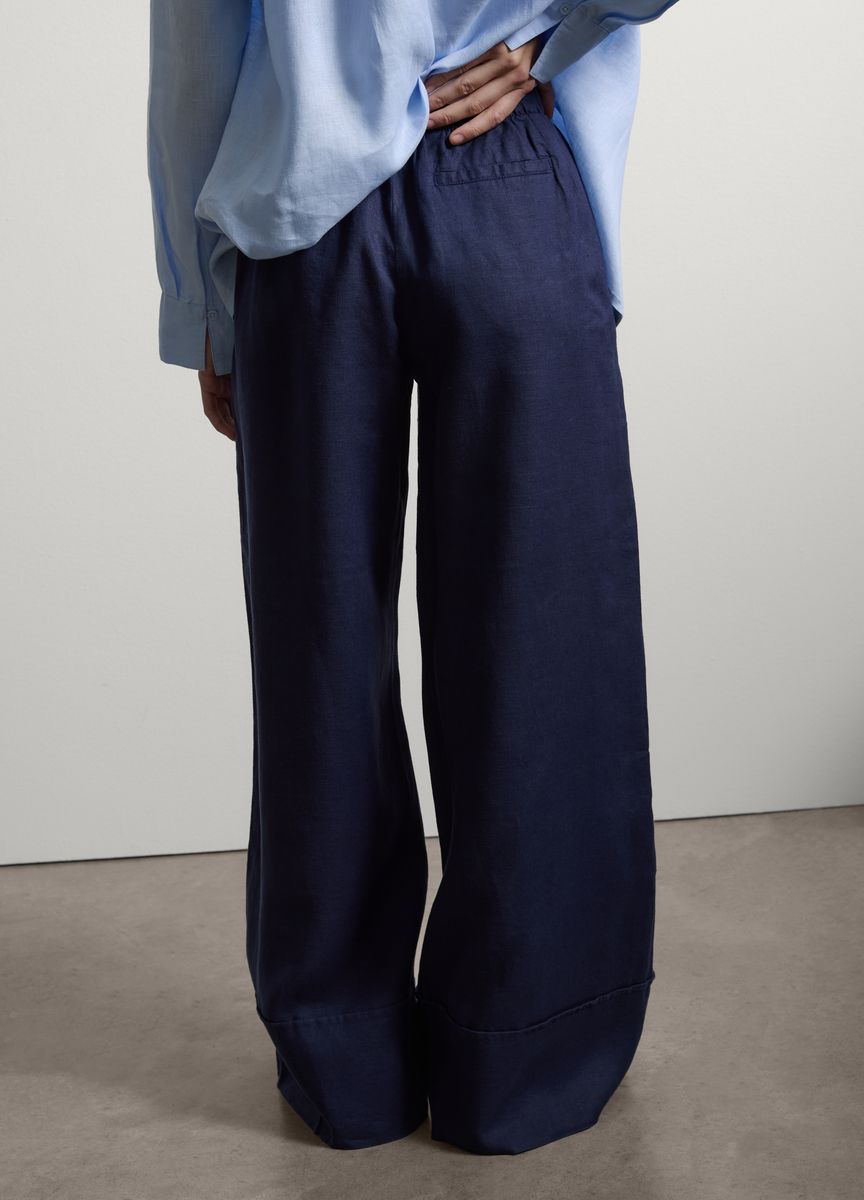 Klassische Stoffhose mit Bügelfalte