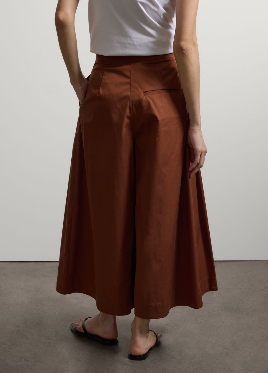 Klassische Stoffhose mit Bügelfalte