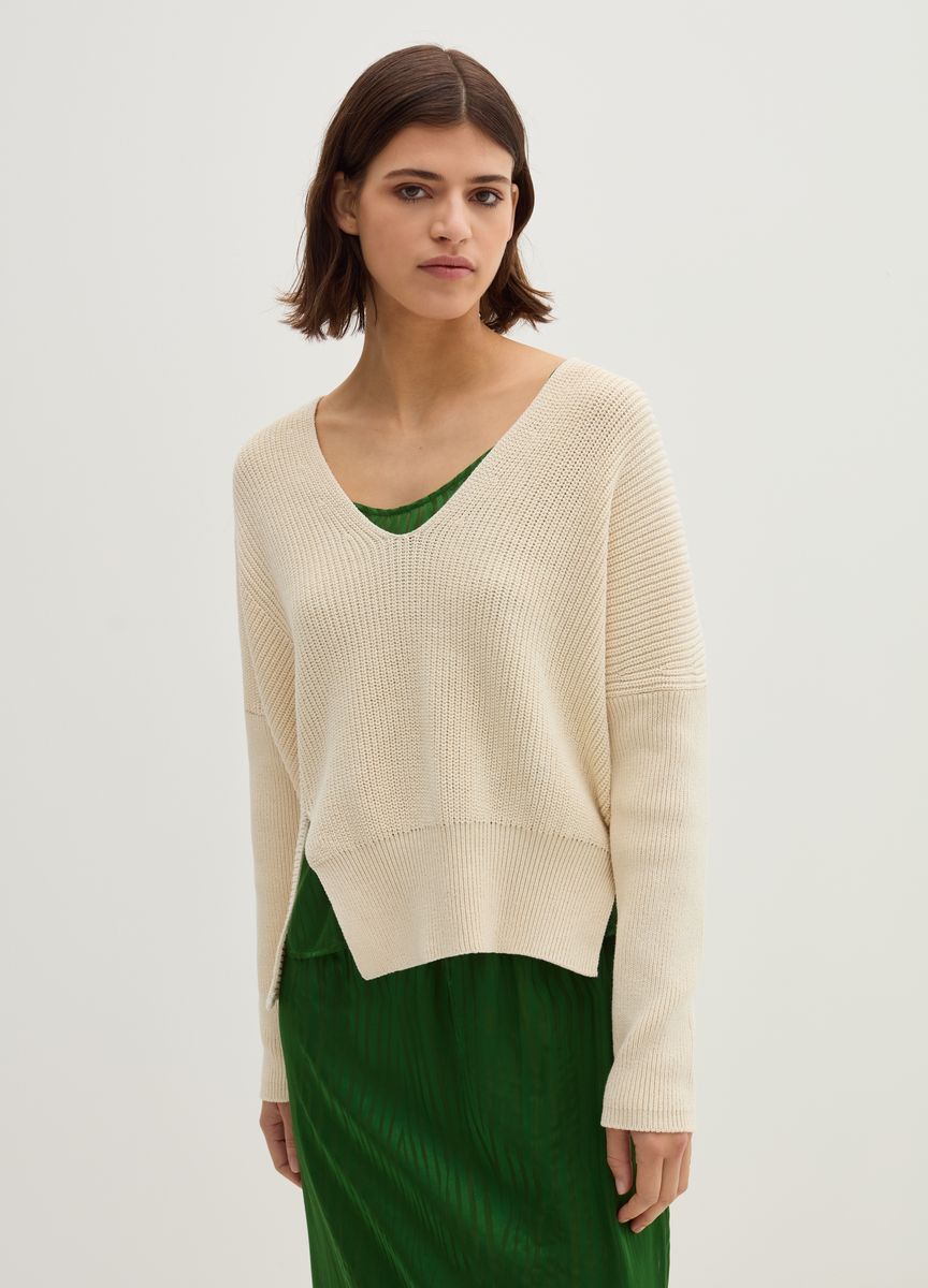 Asymmetrischer V-Ausschnitt-Strickpullover