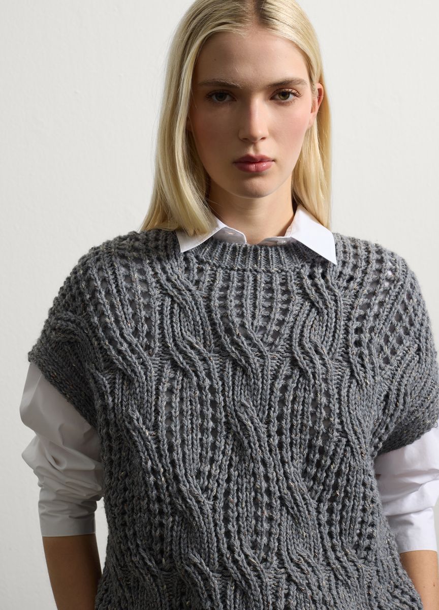 Asymmetrischer V-Ausschnitt-Strickpullover