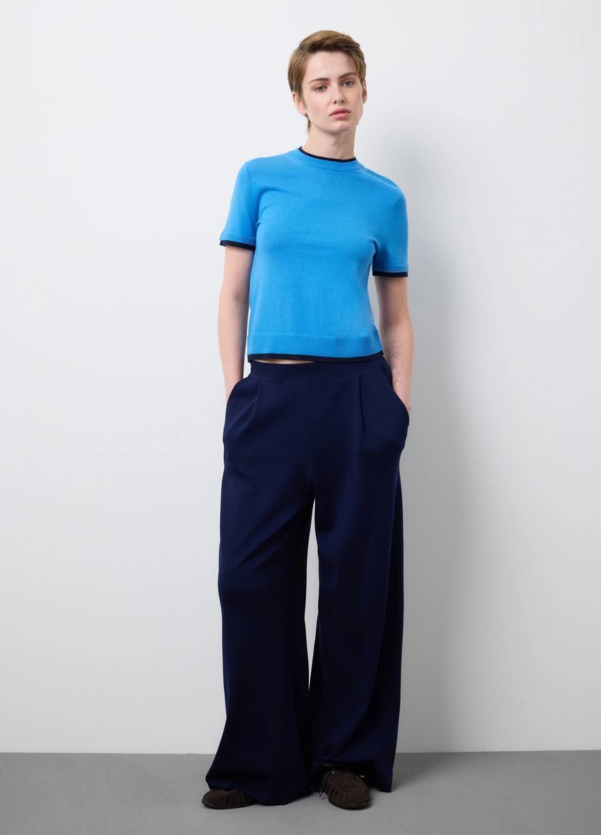 Asymmetrischer V-Ausschnitt-Strickpullover