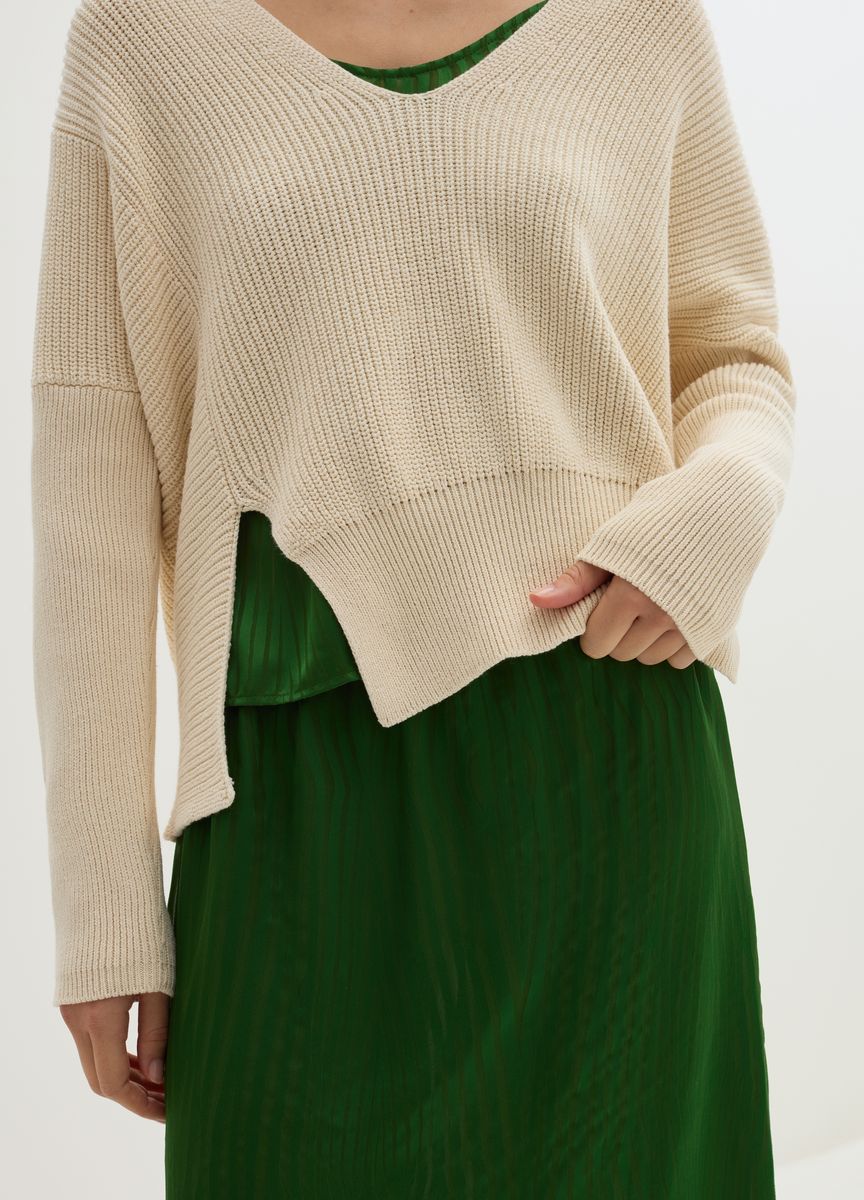 Asymmetrischer V-Ausschnitt-Strickpullover
