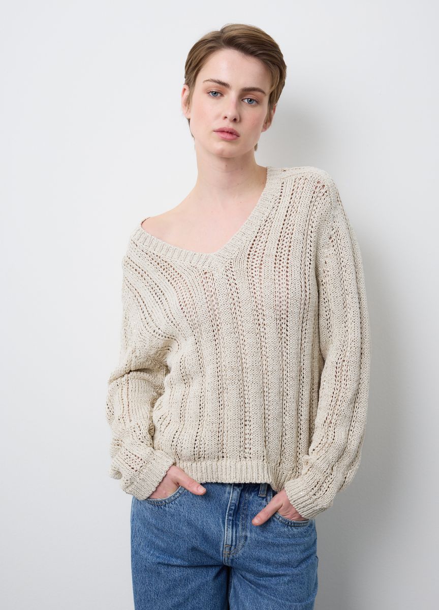 Asymmetrischer V-Ausschnitt-Strickpullover