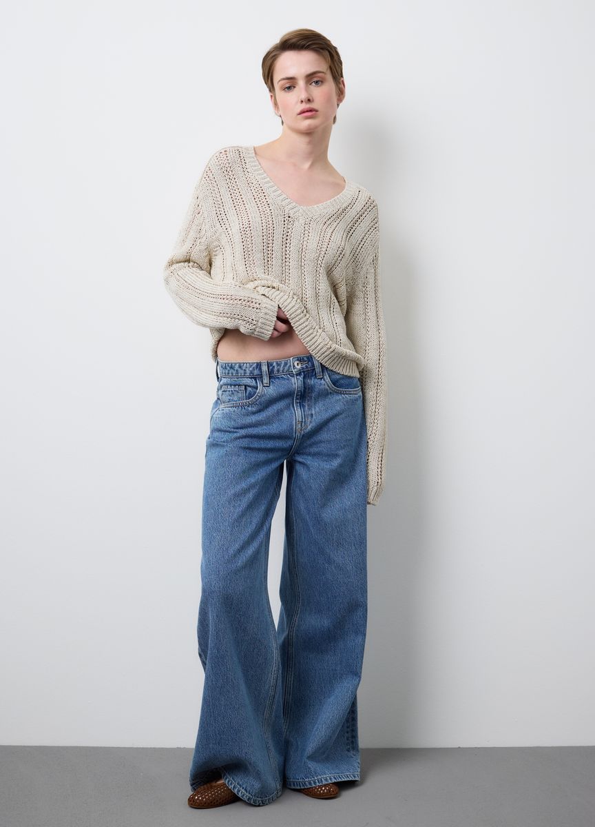 Asymmetrischer V-Ausschnitt-Strickpullover