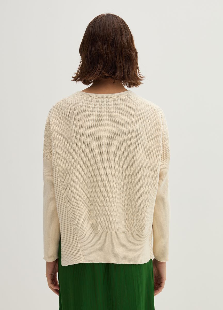 Asymmetrischer V-Ausschnitt-Strickpullover