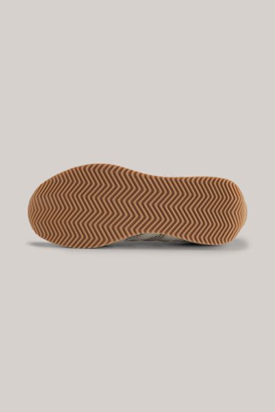 Sneaker aus Mesh und Wildleder