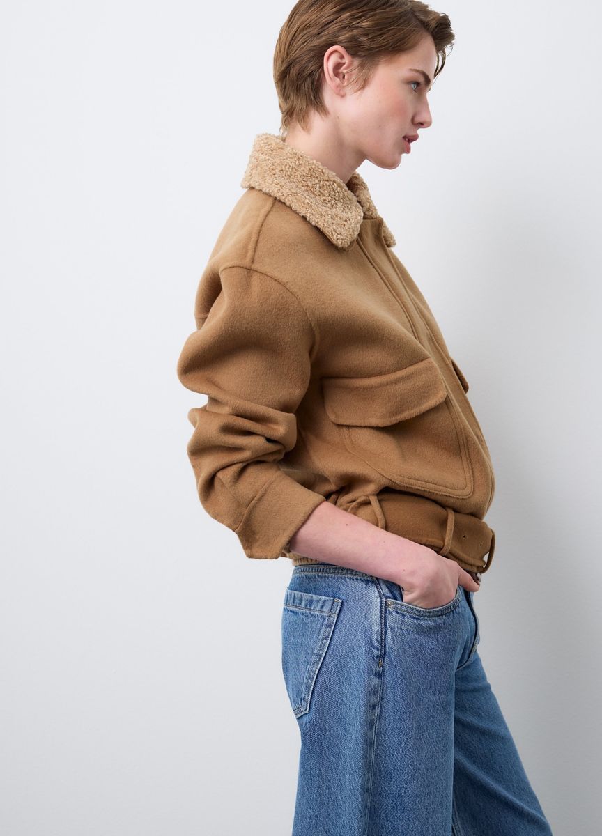 Gürteljacke mit Teddykragen im Utility-Stil