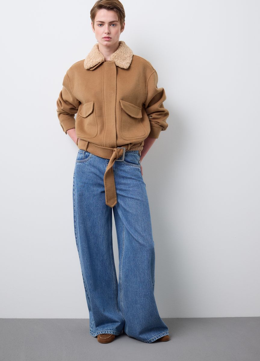 Gürteljacke mit Teddykragen im Utility-Stil