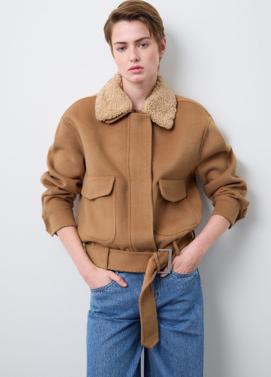 Gürteljacke mit Teddykragen im Utility-Stil