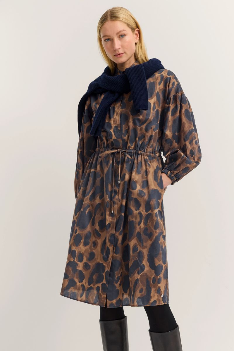 Hemdblusenkleid mit Leopardenmuster und Bindegürtel