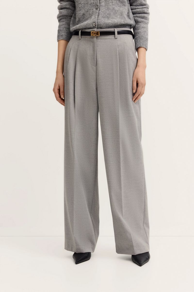 Weite Bundfaltenhose mit geradem Bein