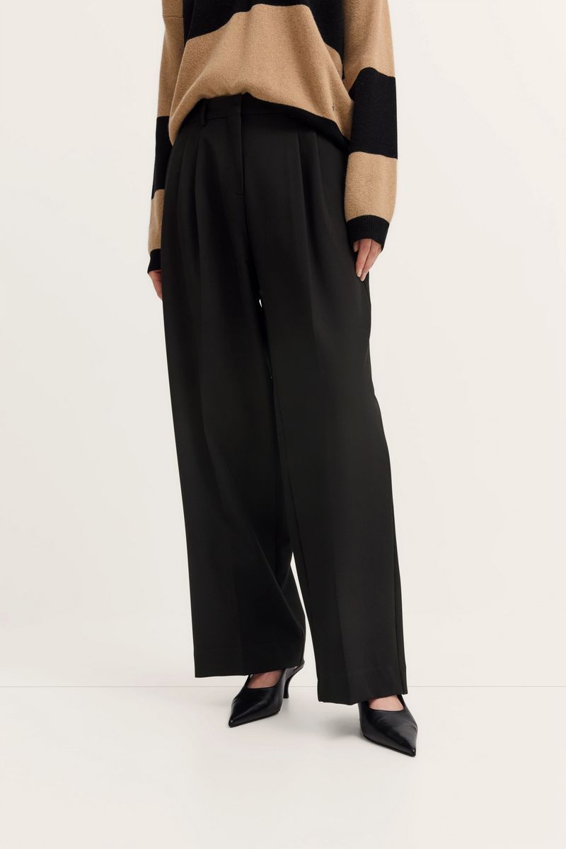 Weite Bundfaltenhose mit Stretch