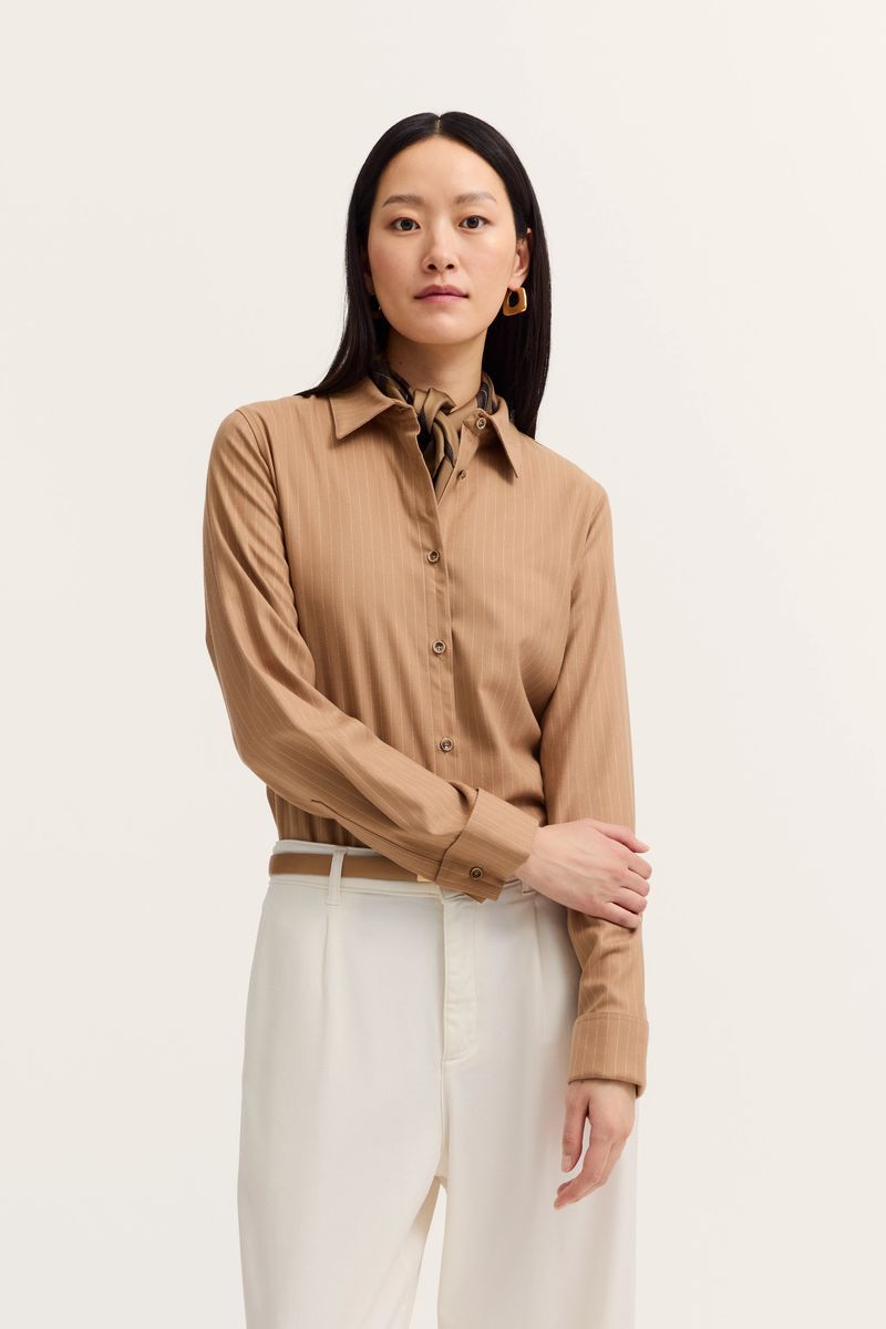 Klassische Bluse mit Nadelstreifen