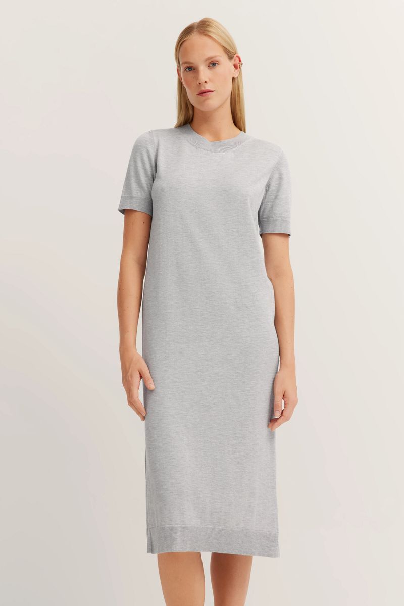 Minimalistisches Strick-Midikleid