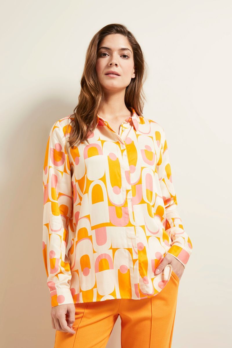 Fließende Hemdbluse mit grafischem Print