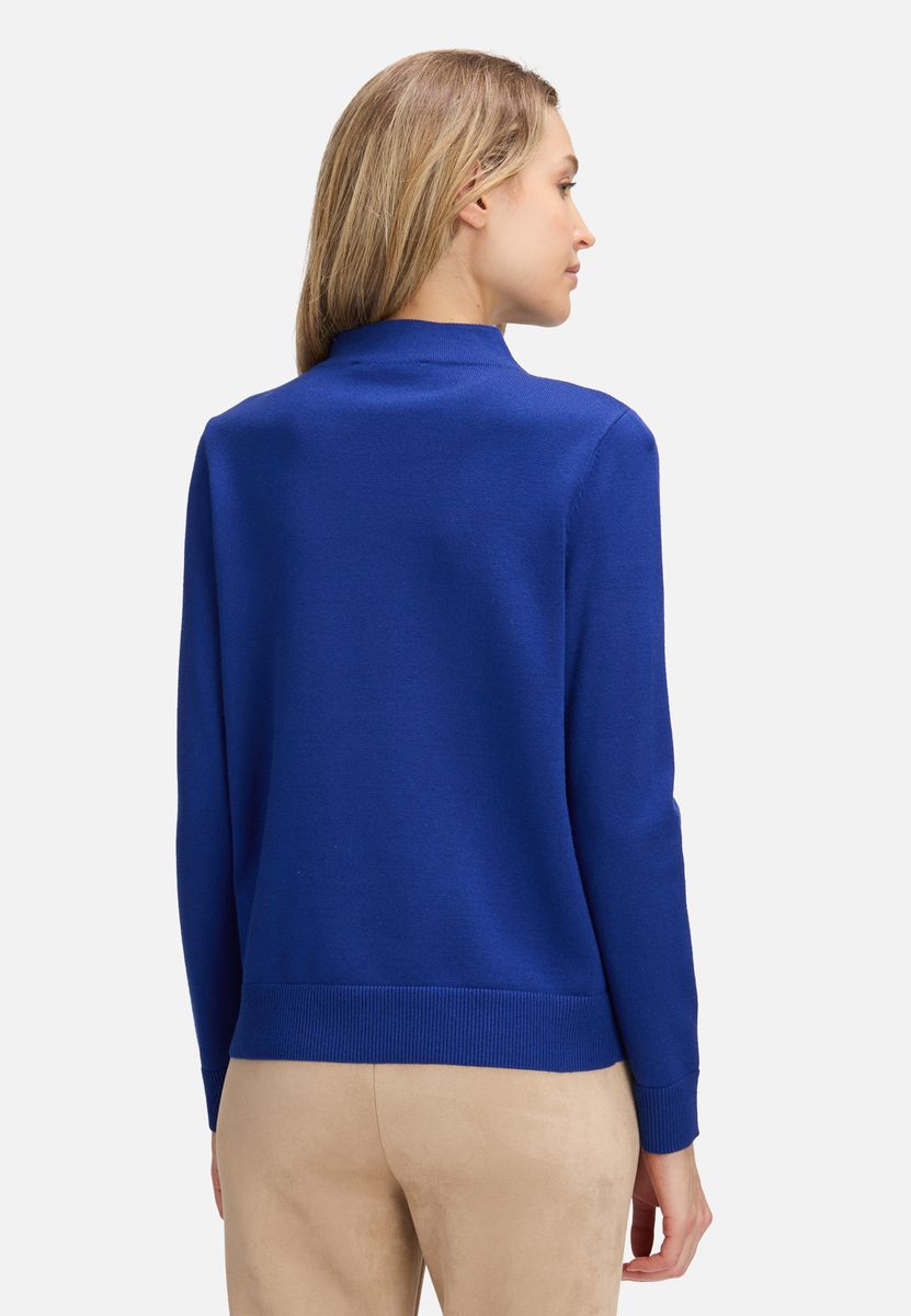 Minimalistischer Strickpullover mit Stehkragen