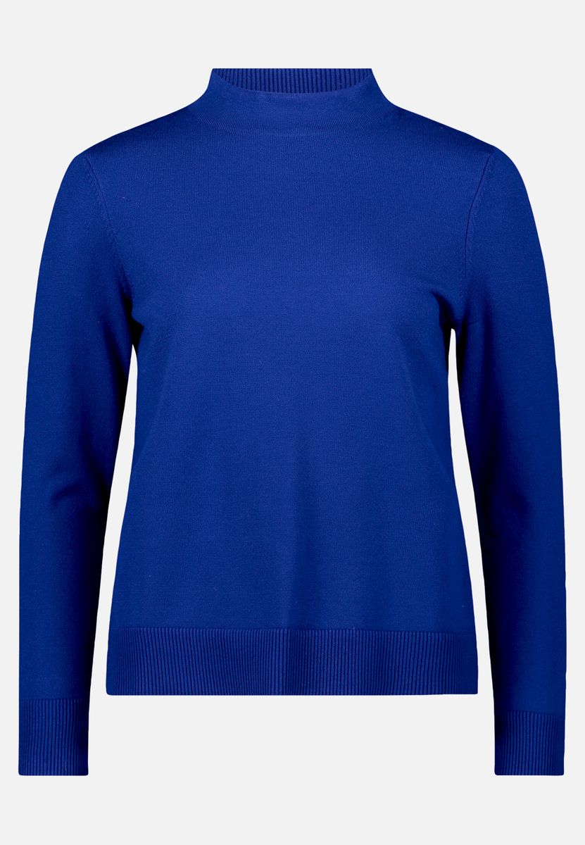 Minimalistischer Strickpullover mit Stehkragen