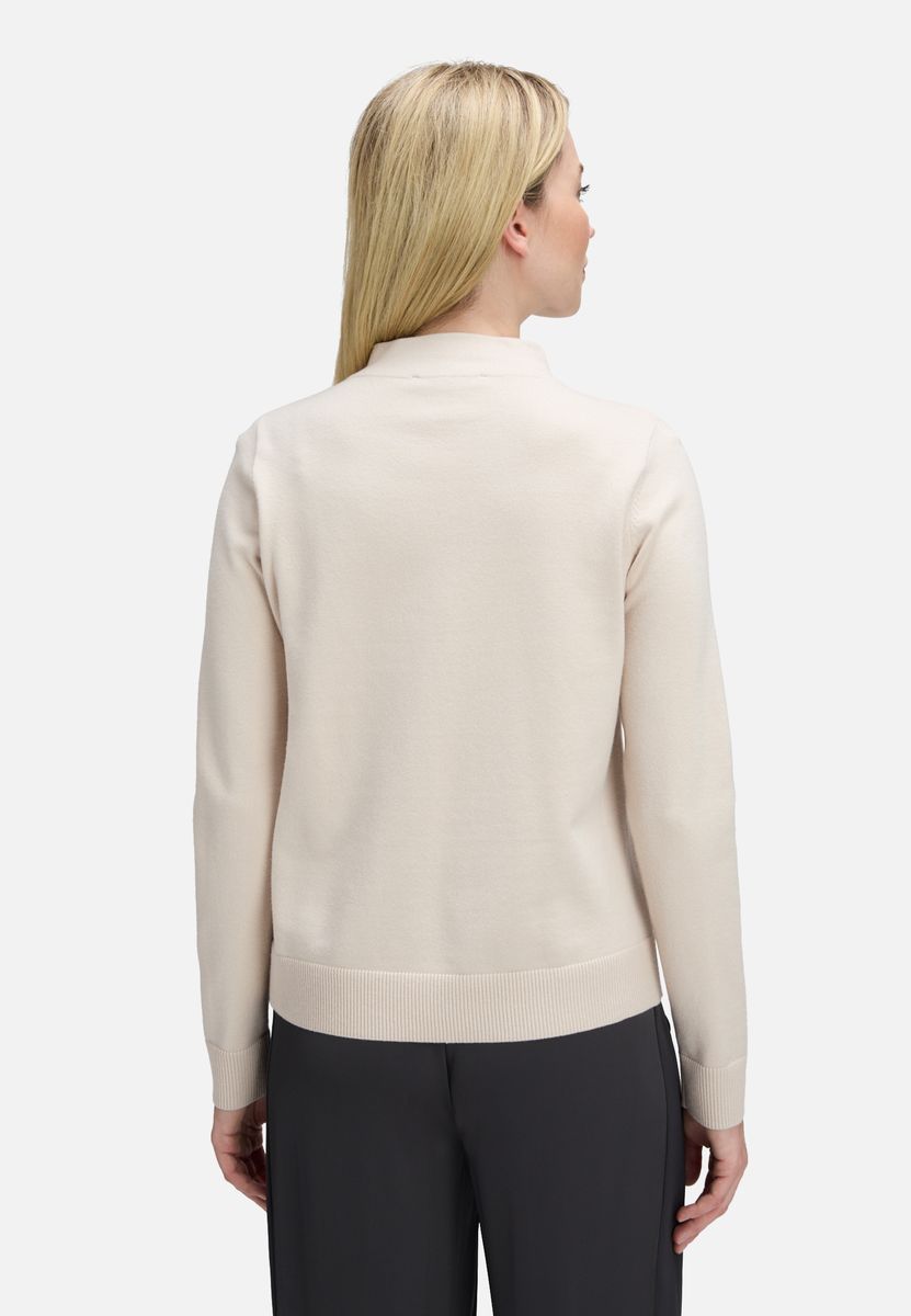 Minimalistischer Strickpullover mit Stehkragen