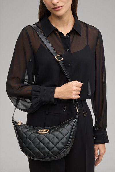 Gesteppte Crescent-Schultertasche