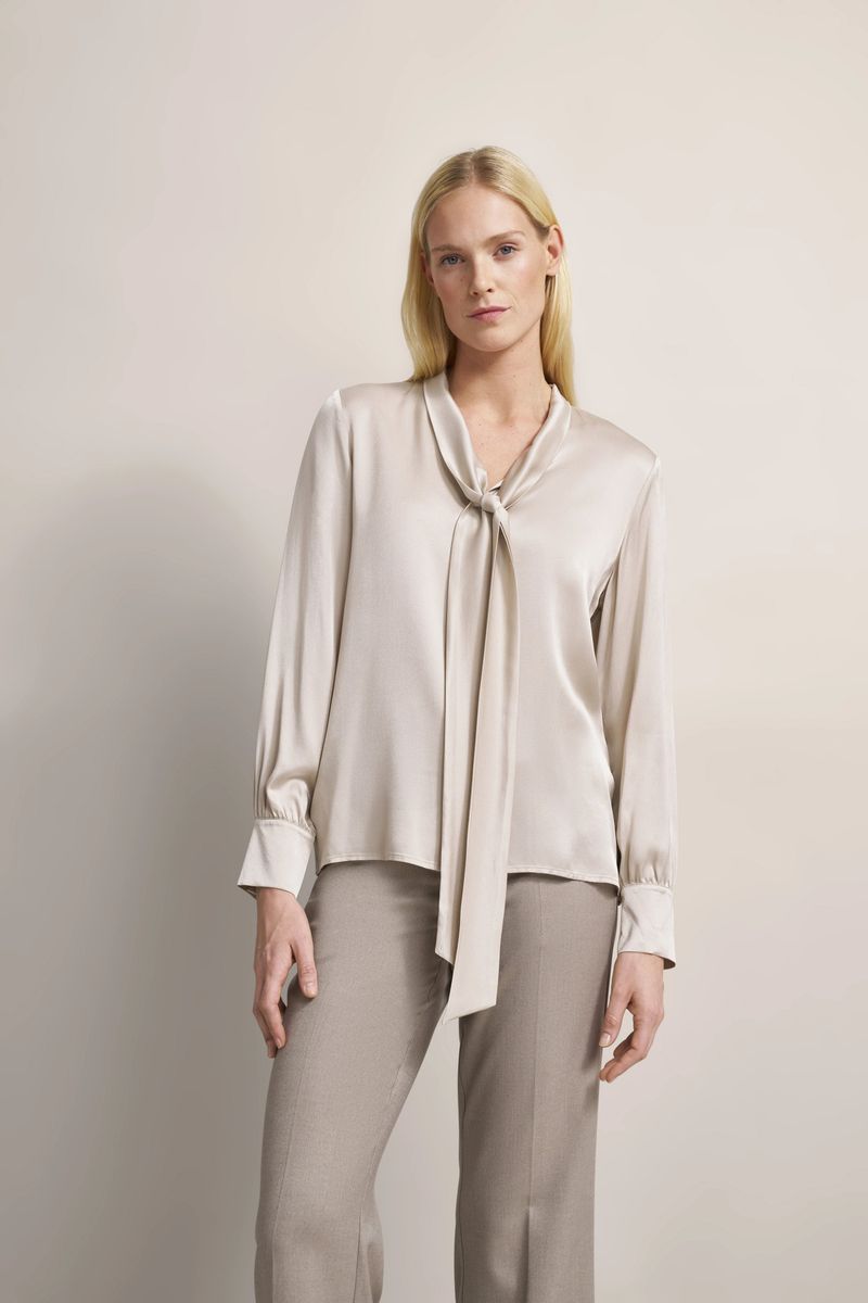 Elegante Schluppenbluse mit Seidenglanz