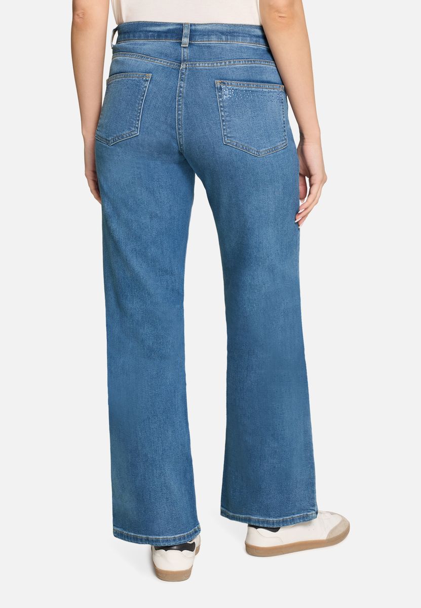 Weit geschnittene Jeans mit Strassbesatz