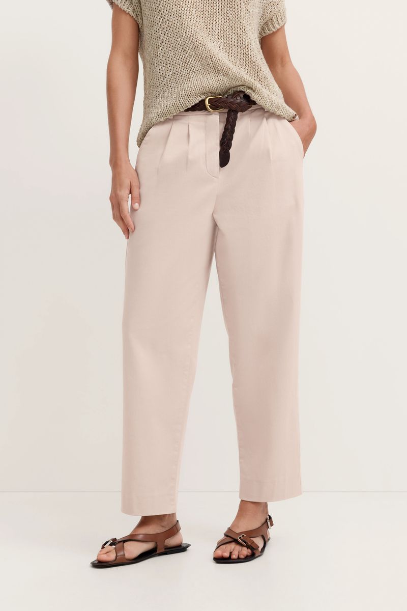 Bundfaltenhose mit schmalem Bein